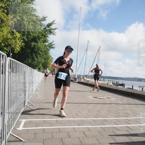 17.08.2025 - KN Förde Triathlon 2025 KatJ http://msf.ph/oto/8589048 17.08.2025 10:15:25 Laufen 142, 215, 242 meine-sportfotos.de