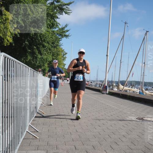 17.08.2025 - KN Förde Triathlon 2025 KatJ http://msf.ph/oto/8589065 17.08.2025 10:40:45 Laufen 201, 212 meine-sportfotos.de