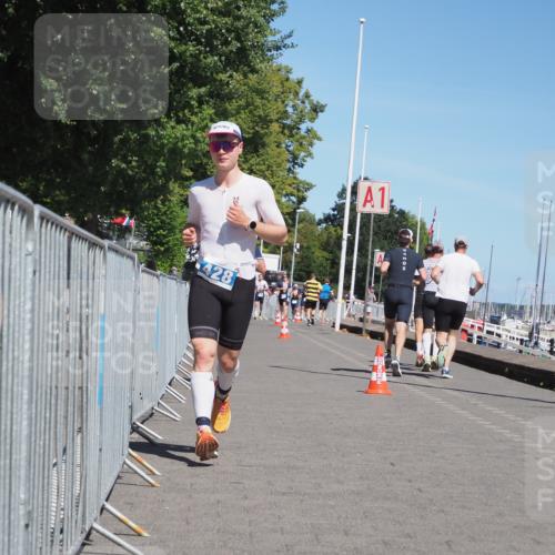 17.08.2025 - KN Förde Triathlon 2025 KatJ http://msf.ph/oto/8589941 17.08.2025 13:35:07 Laufen 428, 431 meine-sportfotos.de