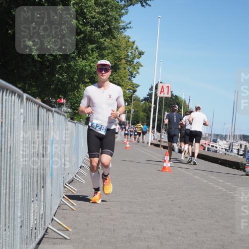 17.08.2025 - KN Förde Triathlon 2025 KatJ http://msf.ph/oto/8589946 17.08.2025 13:35:07 Laufen 428, 431 meine-sportfotos.de
