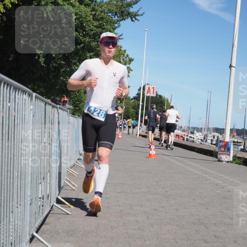 17.08.2025 - KN Förde Triathlon 2025 KatJ http://msf.ph/oto/8589976 17.08.2025 13:35:08 Laufen 428, 431 meine-sportfotos.de