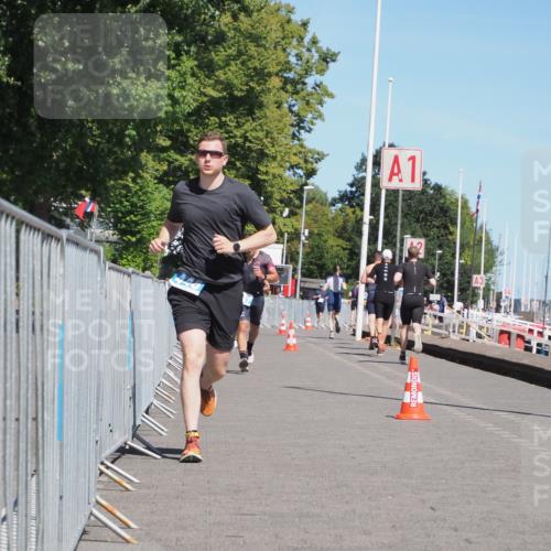 17.08.2025 - KN Förde Triathlon 2025 KatJ http://msf.ph/oto/8591419 17.08.2025 13:37:27 Laufen 448, 467 meine-sportfotos.de