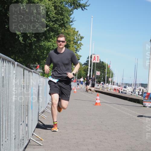 17.08.2025 - KN Förde Triathlon 2025 KatJ http://msf.ph/oto/8591496 17.08.2025 13:37:29 Laufen 448, 467 meine-sportfotos.de