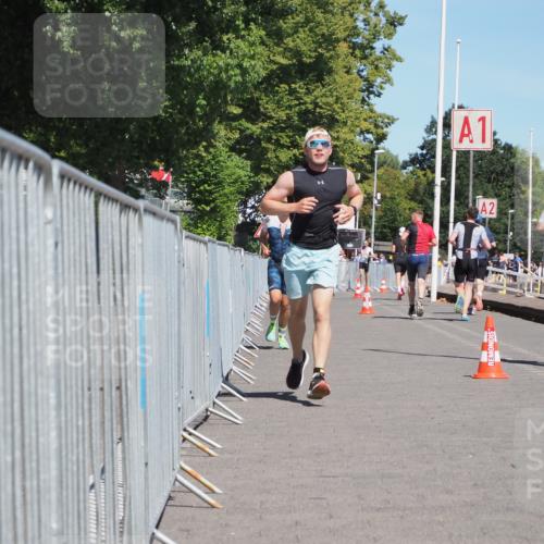 17.08.2025 - KN Förde Triathlon 2025 KatJ http://msf.ph/oto/8592432 17.08.2025 13:38:18 Laufen 416, 490 meine-sportfotos.de