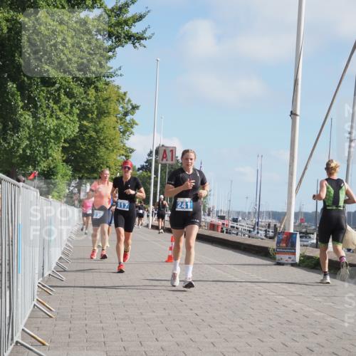 17.08.2025 - KN Förde Triathlon 2025 KatJ http://msf.ph/oto/8592592 17.08.2025 10:20:15 Laufen 110, 117, 235, 241 meine-sportfotos.de