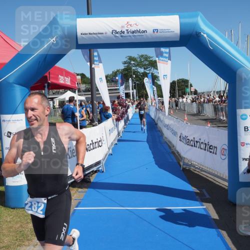 17.08.2025 - KN Förde Triathlon 2025 MichiJ http://msf.ph/oto/8599139 17.08.2025 12:13:39 Laufen 282, 324 meine-sportfotos.de