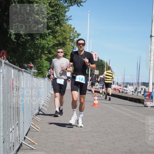 17.08.2025 - KN Förde Triathlon 2025 KatJ http://msf.ph/oto/8601196 17.08.2025 13:42:36 Laufen 426, 517 meine-sportfotos.de