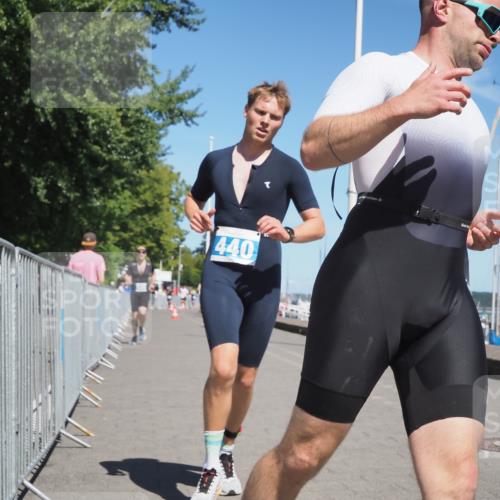 17.08.2025 - KN Förde Triathlon 2025 KatJ http://msf.ph/oto/8602369 17.08.2025 13:44:19 Laufen 440, 452, 527, 549 meine-sportfotos.de
