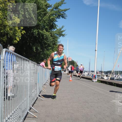 17.08.2025 - KN Förde Triathlon 2025 KatJ http://msf.ph/oto/8603517 17.08.2025 13:45:54 Laufen 457, 507 meine-sportfotos.de