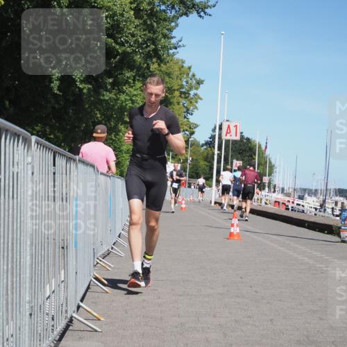17.08.2025 - KN Förde Triathlon 2025 KatJ http://msf.ph/oto/8605732 17.08.2025 13:49:01 Laufen 423, 531 meine-sportfotos.de