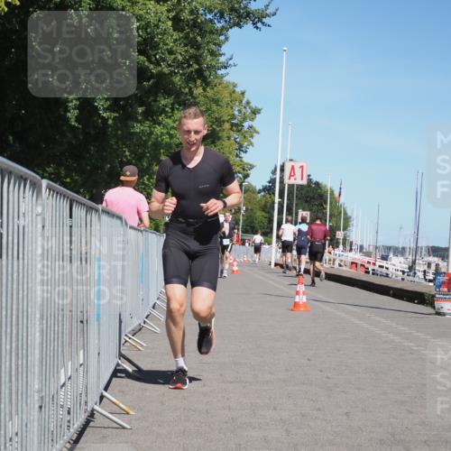 17.08.2025 - KN Förde Triathlon 2025 KatJ http://msf.ph/oto/8605748 17.08.2025 13:49:02 Laufen 453, 531 meine-sportfotos.de