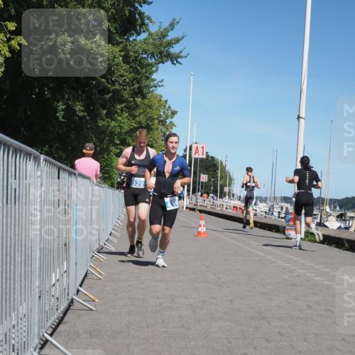 17.08.2025 - KN Förde Triathlon 2025 KatJ http://msf.ph/oto/8607063 17.08.2025 13:51:20 Laufen 498, 520 meine-sportfotos.de