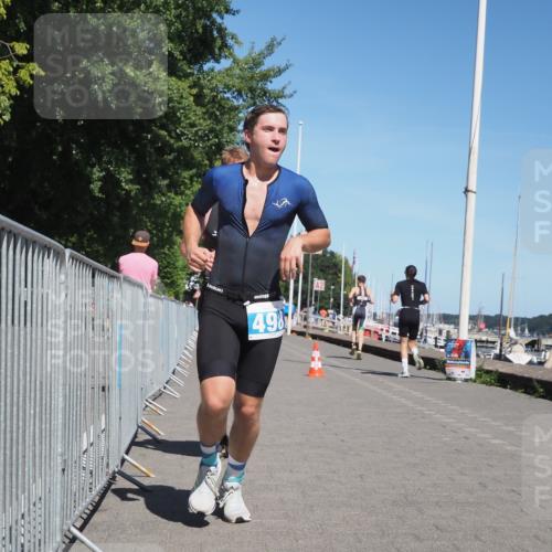 17.08.2025 - KN Förde Triathlon 2025 KatJ http://msf.ph/oto/8607089 17.08.2025 13:51:22 Laufen 498, 520 meine-sportfotos.de