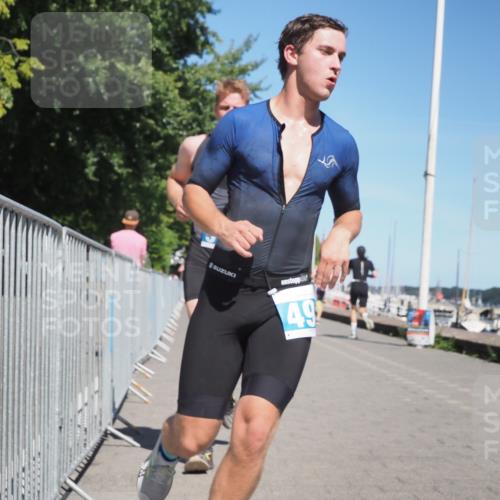 17.08.2025 - KN Förde Triathlon 2025 KatJ http://msf.ph/oto/8607092 17.08.2025 13:51:22 Laufen 498, 520 meine-sportfotos.de