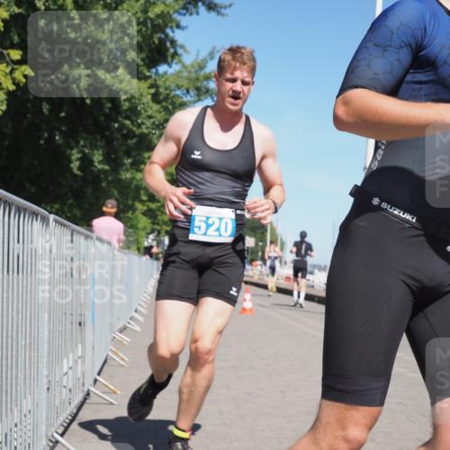 17.08.2025 - KN Förde Triathlon 2025 KatJ http://msf.ph/oto/8607099 17.08.2025 13:51:23 Laufen 498, 520 meine-sportfotos.de
