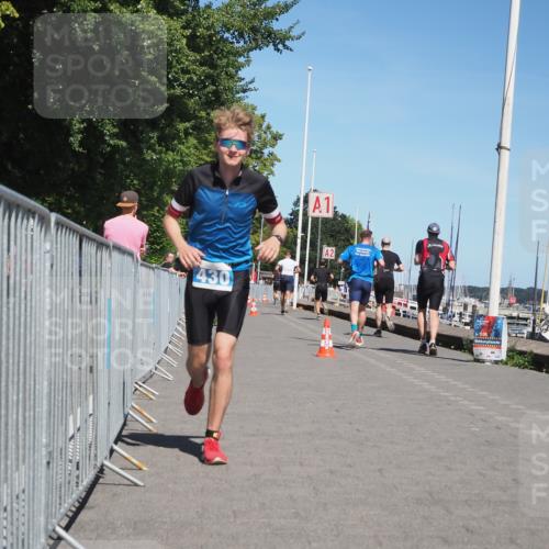 17.08.2025 - KN Förde Triathlon 2025 KatJ http://msf.ph/oto/8607349 17.08.2025 13:52:13 Laufen 430, 527 meine-sportfotos.de