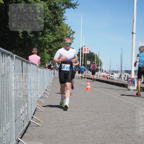 17.08.2025 - KN Förde Triathlon 2025 KatJ http://msf.ph/oto/8607400 17.08.2025 13:52:21 Laufen 492, 527 meine-sportfotos.de