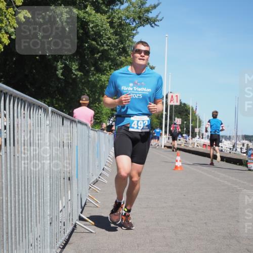 17.08.2025 - KN Förde Triathlon 2025 KatJ http://msf.ph/oto/8607426 17.08.2025 13:52:24 Laufen 492, 527 meine-sportfotos.de