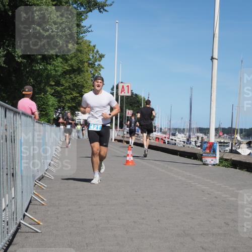 17.08.2025 - KN Förde Triathlon 2025 KatJ http://msf.ph/oto/8607483 17.08.2025 13:53:01 Laufen 421, 533 meine-sportfotos.de