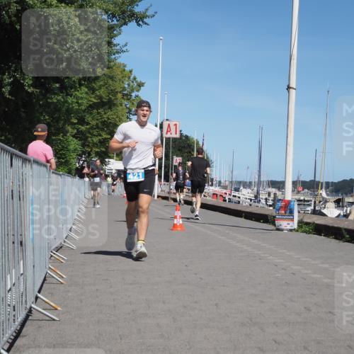 17.08.2025 - KN Förde Triathlon 2025 KatJ http://msf.ph/oto/8607486 17.08.2025 13:53:02 Laufen 421, 533 meine-sportfotos.de