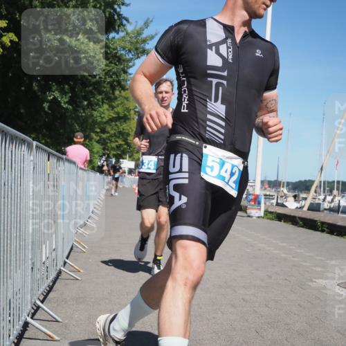 17.08.2025 - KN Förde Triathlon 2025 KatJ http://msf.ph/oto/8609830 17.08.2025 14:01:40 Laufen 534, 542 meine-sportfotos.de