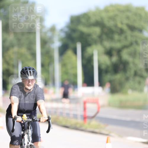 17.08.2025 - KN Förde Triathlon 2025 Yannick Fuchs http://msf.ph/oto/8612579 17.08.2025 10:04:24 Radfahren 182, 184, 188, 196 meine-sportfotos.de