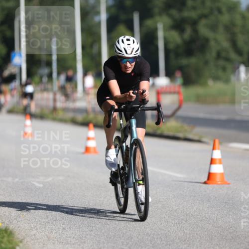 17.08.2025 - KN Förde Triathlon 2025 Yannick Fuchs http://msf.ph/oto/8615529 17.08.2025 09:31:22 Radfahren 104, 120, 127, 133, 136, 148, 170, 190, 196, 211, 215, 230, 235, 133, 198, 219 meine-sportfotos.de