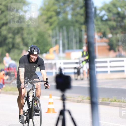 17.08.2025 - KN Förde Triathlon 2025 Yannick Fuchs http://msf.ph/oto/8622238 17.08.2025 11:08:07 Radfahren 299, 302, 309, 340, 297 meine-sportfotos.de
