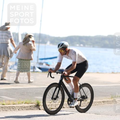 17.08.2025 - KN Förde Triathlon 2025 Yannick Fuchs http://msf.ph/oto/8622388 17.08.2025 11:09:27 Radfahren 266, 312, 316, 331, 608, 279, 312, 358 meine-sportfotos.de
