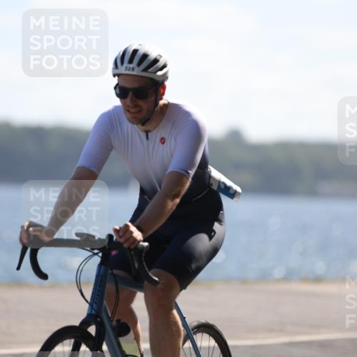 17.08.2025 - KN Förde Triathlon 2025 Yannick Fuchs http://msf.ph/oto/8624113 17.08.2025 11:24:58 Radfahren 284, 300, 306, 328, 356, 373, 606, 635, 306, 389 meine-sportfotos.de