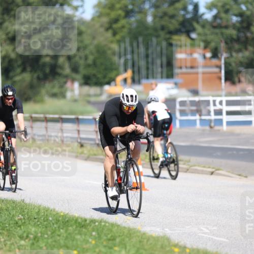 17.08.2025 - KN Förde Triathlon 2025 Yannick Fuchs http://msf.ph/oto/8624579 17.08.2025 11:33:29 Radfahren 280, 284, 311, 329, 339, 341, 350, 371, 374, 633, 642, 296, 327, 601 meine-sportfotos.de