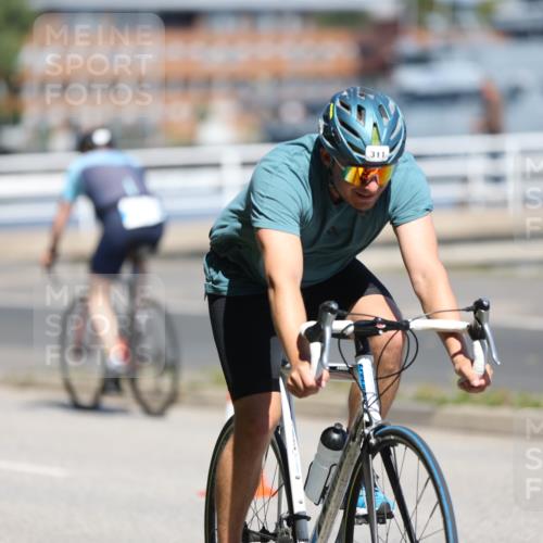 17.08.2025 - KN Förde Triathlon 2025 Yannick Fuchs http://msf.ph/oto/8624592 17.08.2025 11:33:33 Radfahren 293, 311, 329, 339, 341, 343, 371, 374, 613, 633, 638, 280, 284, 296, 329, 350, 601, 642 meine-sportfotos.de