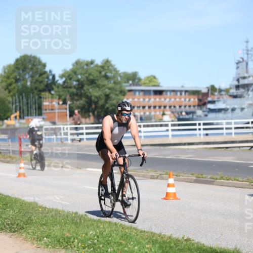 17.08.2025 - KN Förde Triathlon 2025 Yannick Fuchs http://msf.ph/oto/8624602 17.08.2025 11:33:39 Radfahren 293, 306, 343, 356, 371, 374, 389, 613, 638, 311, 329, 339, 341, 371, 633 meine-sportfotos.de