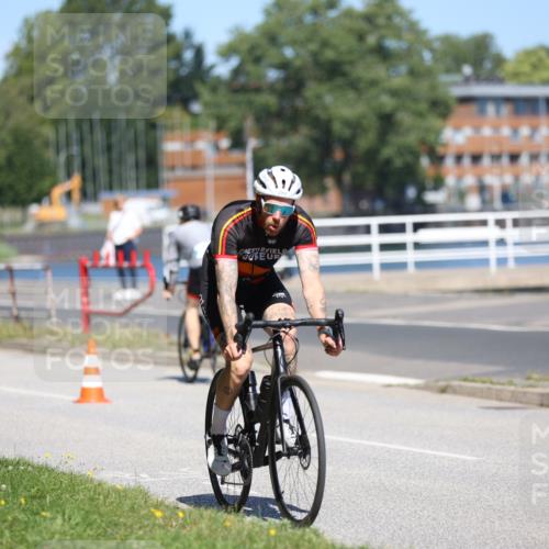17.08.2025 - KN Förde Triathlon 2025 Yannick Fuchs http://msf.ph/oto/8624606 17.08.2025 11:33:41 Radfahren 293, 306, 343, 356, 370, 374, 389, 613, 638, 311, 371, 374, 633 meine-sportfotos.de