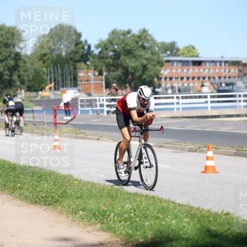 17.08.2025 - KN Förde Triathlon 2025 Yannick Fuchs http://msf.ph/oto/8624622 17.08.2025 11:33:46 Radfahren 281, 288, 306, 356, 370, 389, 293, 343, 374, 613, 638 meine-sportfotos.de