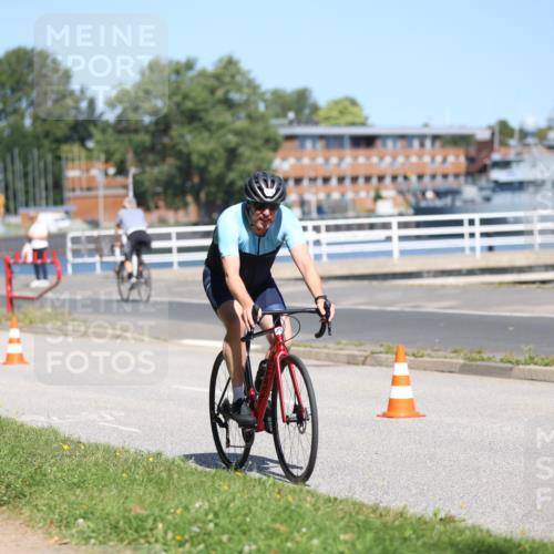 17.08.2025 - KN Förde Triathlon 2025 Yannick Fuchs http://msf.ph/oto/8624704 17.08.2025 11:35:12 Radfahren 329, 345, 350, 371, 374, 610, 613, 617, 638, 284, 295, 349 meine-sportfotos.de