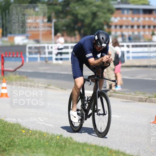17.08.2025 - KN Förde Triathlon 2025 Yannick Fuchs http://msf.ph/oto/8624781 17.08.2025 11:36:06 Radfahren 300, 309, 326, 352, 608, 612, 635, 368 meine-sportfotos.de