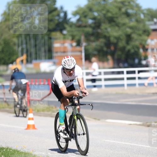 17.08.2025 - KN Förde Triathlon 2025 Yannick Fuchs http://msf.ph/oto/8625046 17.08.2025 11:42:10 Radfahren 302, 321, 327, 341, 355, 605, 312, 331, 338, 339, 607 meine-sportfotos.de