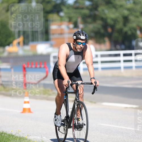 17.08.2025 - KN Förde Triathlon 2025 Yannick Fuchs http://msf.ph/oto/8625165 17.08.2025 11:44:12 Radfahren 343, 350, 374, 642, 302 meine-sportfotos.de