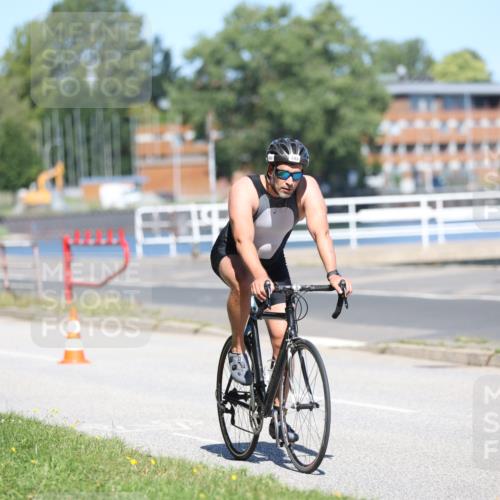 17.08.2025 - KN Förde Triathlon 2025 Yannick Fuchs http://msf.ph/oto/8625166 17.08.2025 11:44:12 Radfahren 343, 350, 374, 642, 302 meine-sportfotos.de