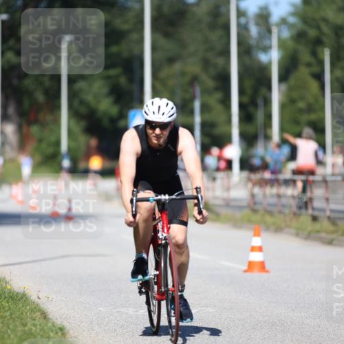 17.08.2025 - KN Förde Triathlon 2025 Yannick Fuchs http://msf.ph/oto/8625294 17.08.2025 11:46:27 Radfahren 345, 349, 370, 373, 617, 356 meine-sportfotos.de