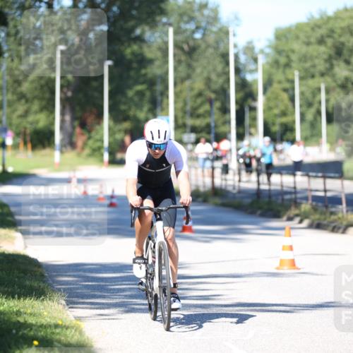 17.08.2025 - KN Förde Triathlon 2025 Yannick Fuchs http://msf.ph/oto/8625487 17.08.2025 12:48:36 Radfahren 420, 442 meine-sportfotos.de