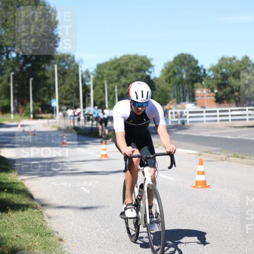 17.08.2025 - KN Förde Triathlon 2025 Yannick Fuchs http://msf.ph/oto/8625488 17.08.2025 12:48:37 Radfahren 420, 442 meine-sportfotos.de