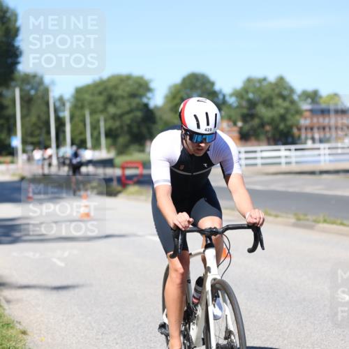 17.08.2025 - KN Förde Triathlon 2025 Yannick Fuchs http://msf.ph/oto/8625489 17.08.2025 12:48:37 Radfahren 420, 442 meine-sportfotos.de