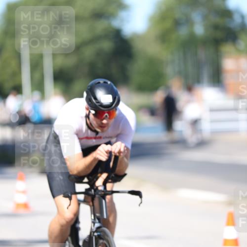 17.08.2025 - KN Förde Triathlon 2025 Yannick Fuchs http://msf.ph/oto/8625497 17.08.2025 12:48:57 Radfahren 415, 439 meine-sportfotos.de