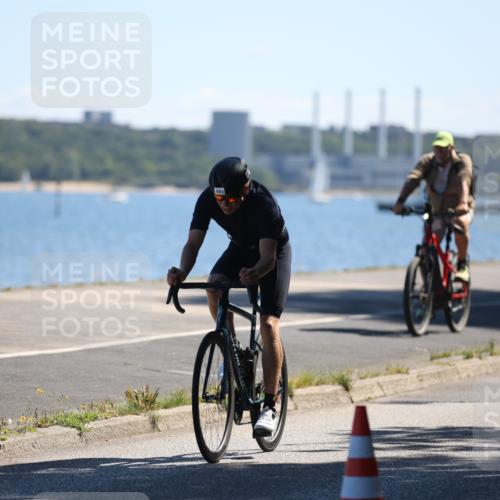 17.08.2025 - KN Förde Triathlon 2025 Yannick Fuchs http://msf.ph/oto/8625551 17.08.2025 12:49:38 Radfahren 424, 413, 417 meine-sportfotos.de