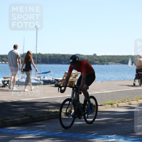 17.08.2025 - KN Förde Triathlon 2025 Yannick Fuchs http://msf.ph/oto/8625754 17.08.2025 12:52:16 Radfahren 395, 428, 437, 448, 472, 450 meine-sportfotos.de