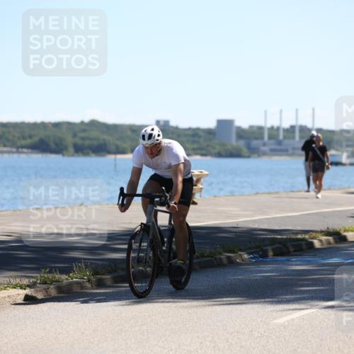17.08.2025 - KN Förde Triathlon 2025 Yannick Fuchs http://msf.ph/oto/8625929 17.08.2025 12:55:27 Radfahren 421, 465, 406 meine-sportfotos.de