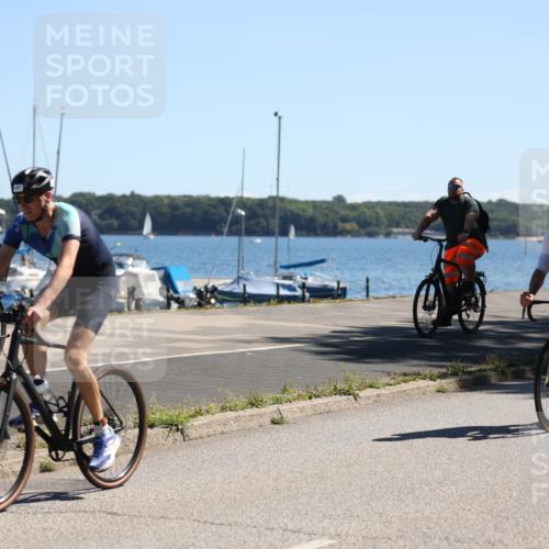 17.08.2025 - KN Förde Triathlon 2025 Yannick Fuchs http://msf.ph/oto/8626035 17.08.2025 12:56:36 Radfahren 396, 407, 422, 462, 480, 487, 496, 498, 500, 504, 505, 507, 422, 443, 501, 505, 506, 513 meine-sportfotos.de