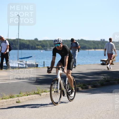 17.08.2025 - KN Förde Triathlon 2025 Yannick Fuchs http://msf.ph/oto/8626111 17.08.2025 12:57:46 Radfahren 415, 427, 490, 492, 532, 548, 423, 427, 529, 544 meine-sportfotos.de